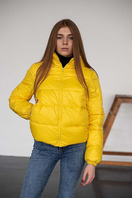 Женская куртка демисезонная дутая короткая стеганная желтая. Верхняя одежда. Цвет: желтый. #8031183