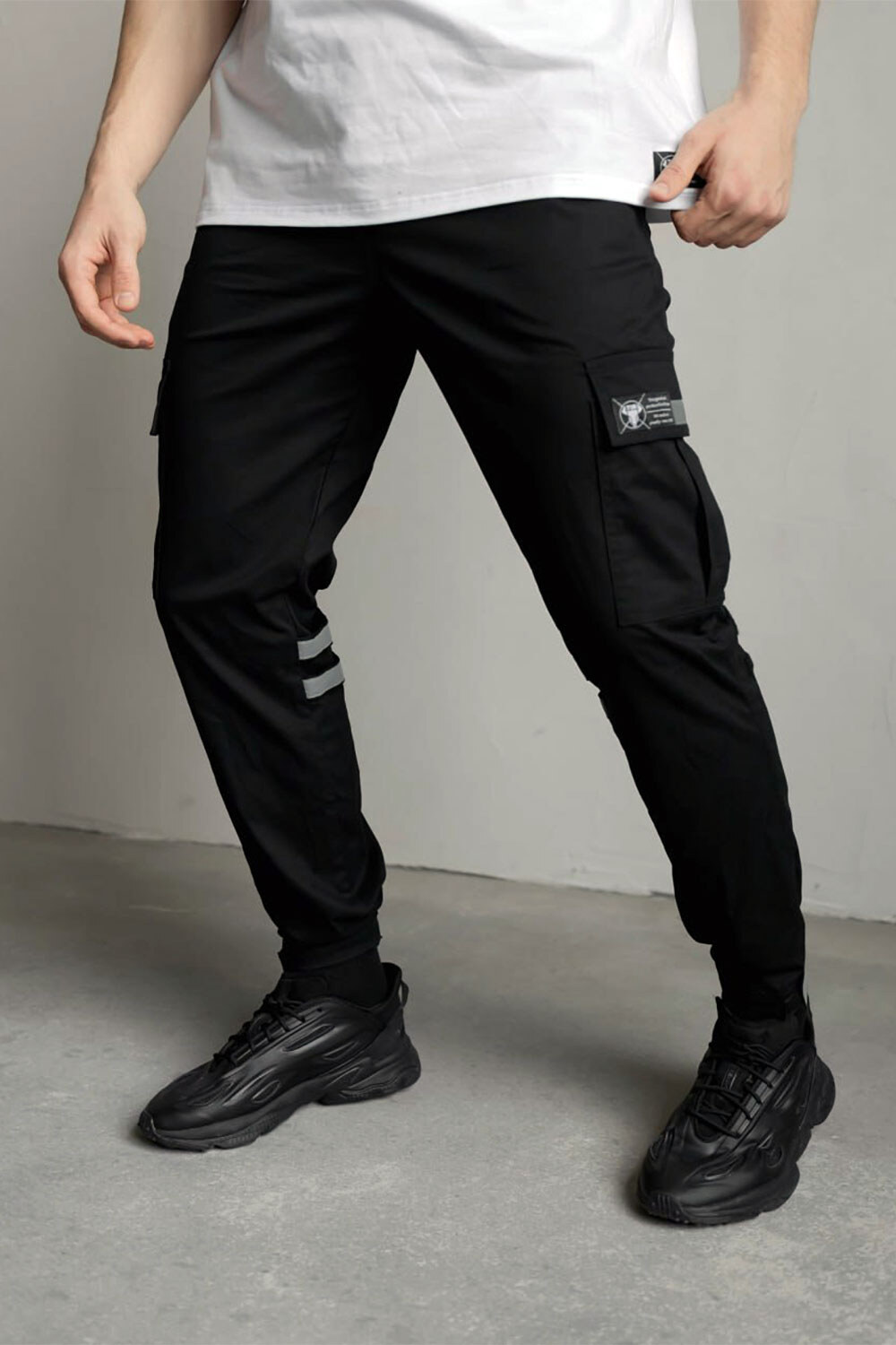 Cargo trousers with reflective bands | WISE Worksafe