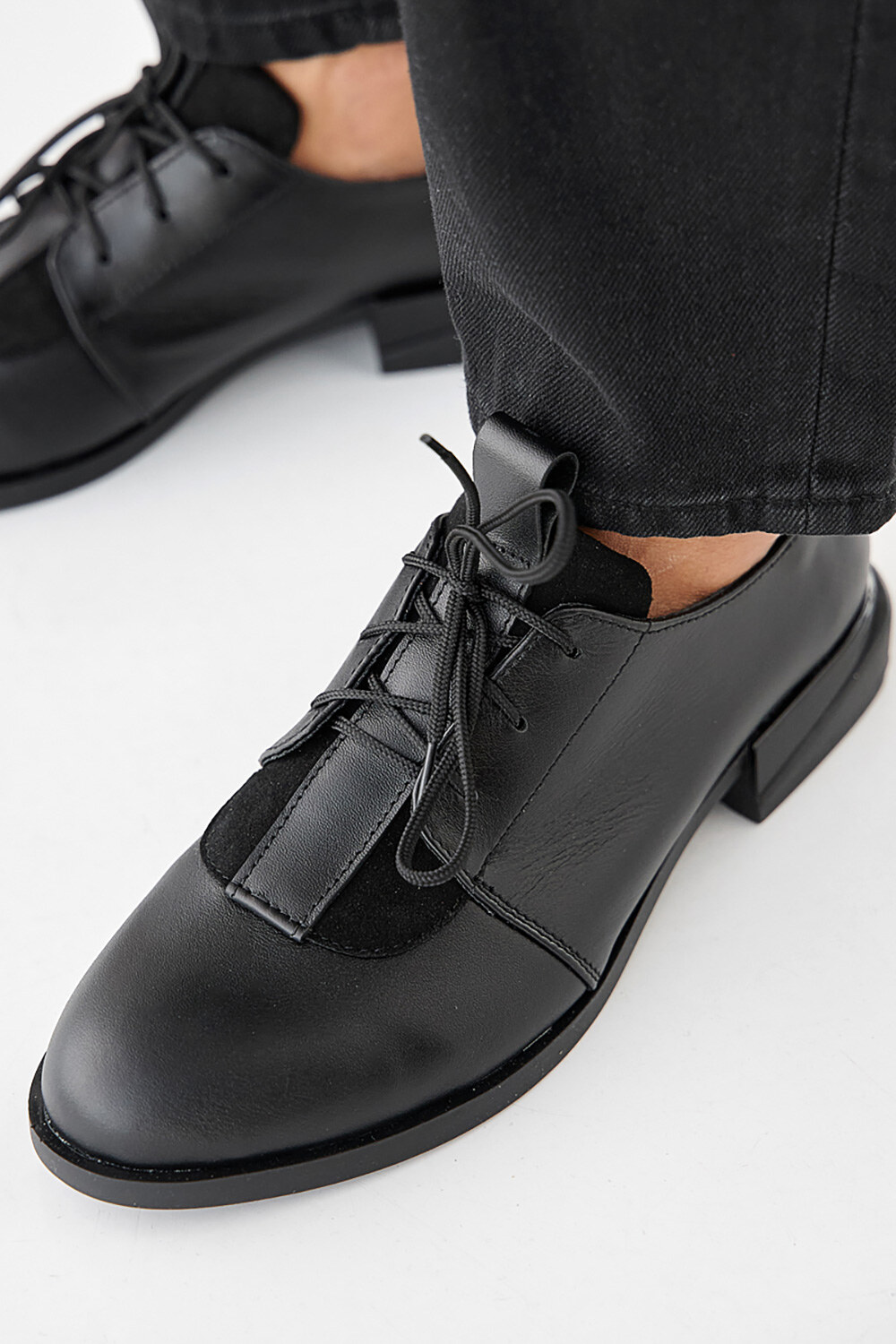 Women's spring-autumn black leather shoes 2505402, buy at the