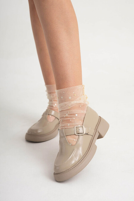 Beige patent leather low heels. Shoes. Color: beige. #4206064