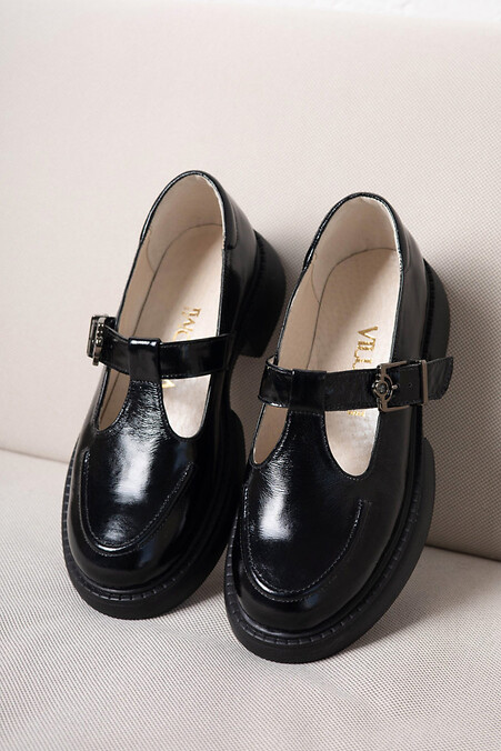 Flache Schuhe aus schwarzem Lackleder - #4206065