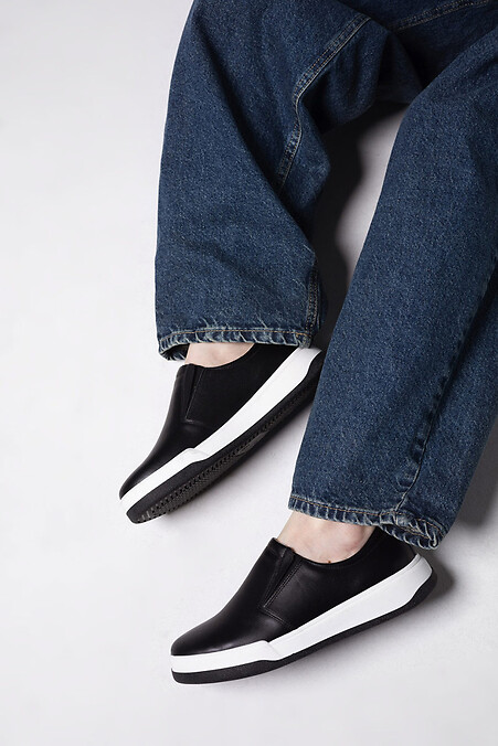 Women's black leather slip-ons. Slipons. Color: black. #4206080