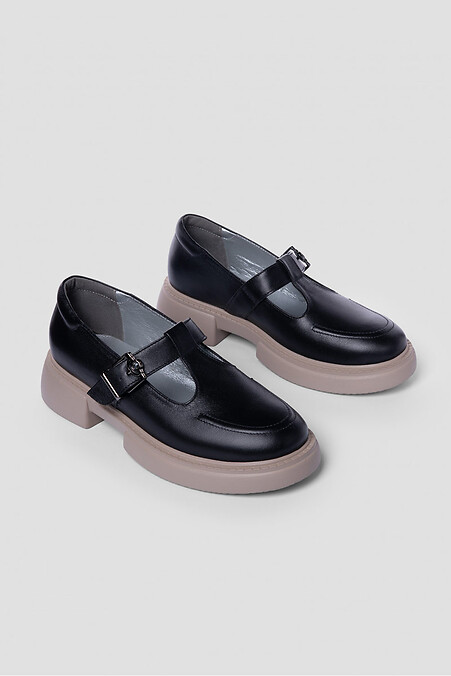 Women's leather black low-top shoes with beige soles. - #4206092