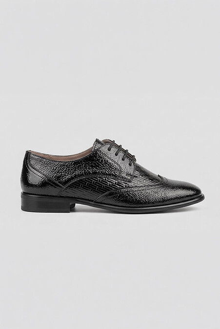 Damskie buty z fakturowaną skórą - #4207096