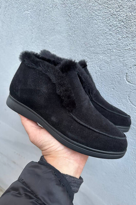 Die Wildleder-Slipper für Damen im Winter sind schwarz. Schuhe. Farbe: das schwarze. #2505198