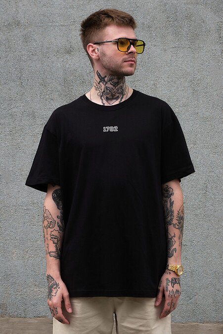 Męska koszulka oversize z nadrukiem nr 1702 w kolorze czarnym. T-shirty. Kolor: czarny. #8049242