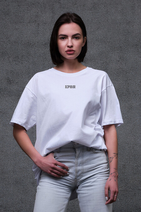 Damska koszulka oversize z nadrukiem nr 1702 w kolorze białym. T-shirty. Kolor: biały. #8049245