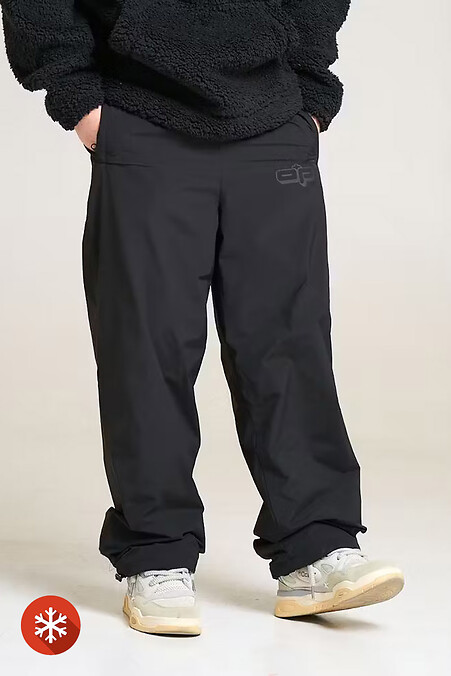 Warme, übergroße Jogginghose aus Spot Fleece. Hosen. Farbe: das schwarze. #8043264