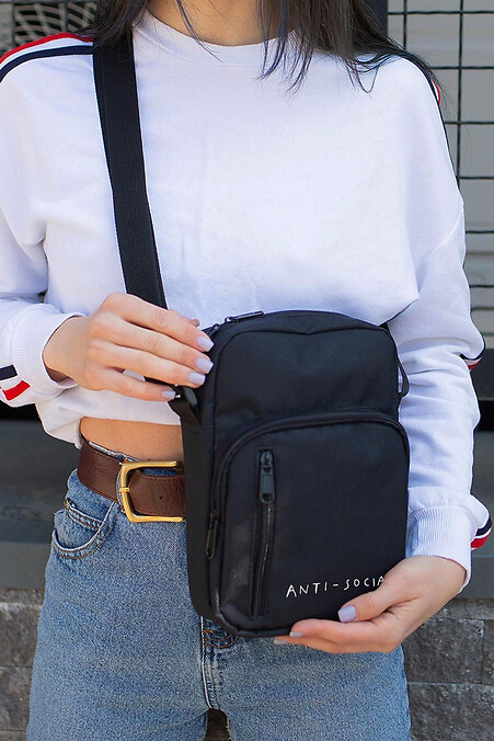 Damen-Kuriertasche Umhängetasche mit AntiSocial Print Schwarz - #8055381