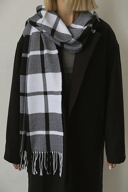 Women's black checkered scarf. Scarves. Color: black. #8049434