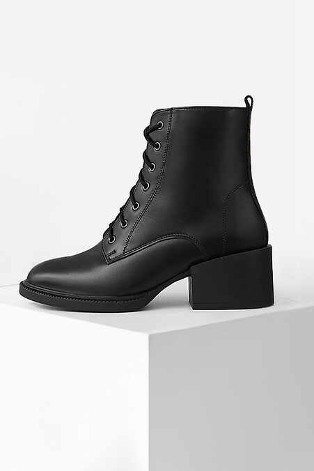 Demi-season boots with heels - #4205830