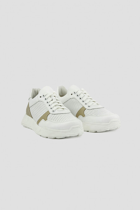 Białe skórzane sneakersy damskie z perforacją i zdobionymi wstawkami - #4205859