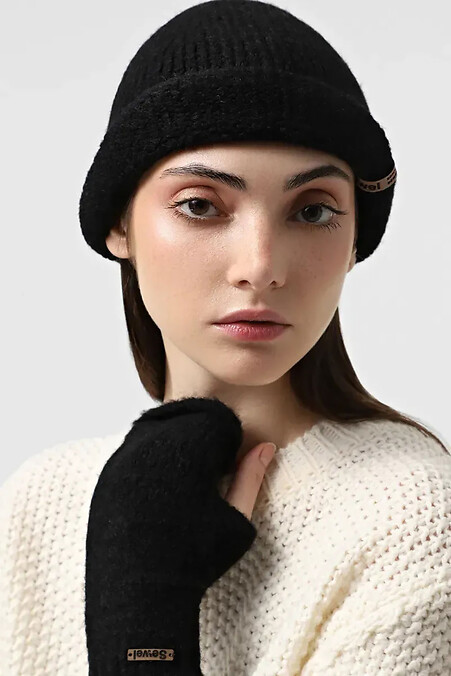 Женская теплая вязаная шапка черного цвета - #4038864