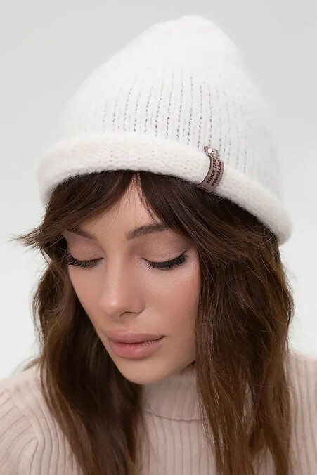 Жіноча тепла в'язана шапка білого кольору - #4038872