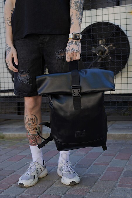 Leather Backpack Rolltop 1702. Backpacks. Color: black. #8048981