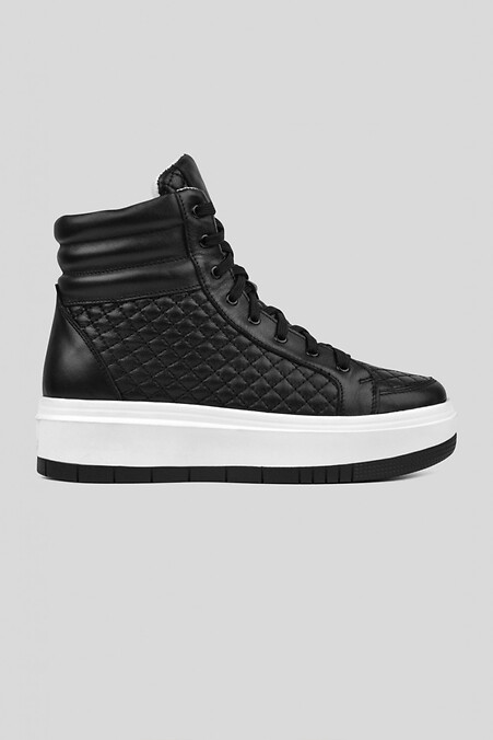Leather black boots with a sporty cut, quilted leather. Boots. Color: black. #4205994