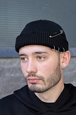 Zniszczona podarta czapka beanie - #8049074