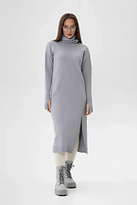 Damenstrickkleid mit Wasserfallkragen und dekorativem Schlitz vorne, hellgrau - #4038885