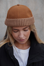 Коричневий