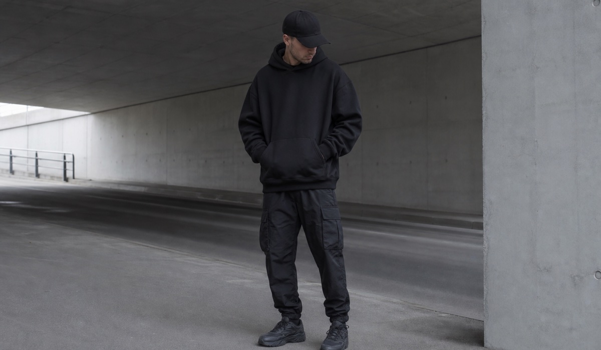 Kompletter Streetwear-Look